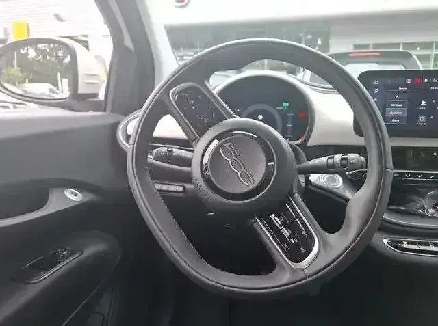 Gebraucht Fiat 500e Basis 69 kW (95 PS) 2023 Weiß Kleinwagen