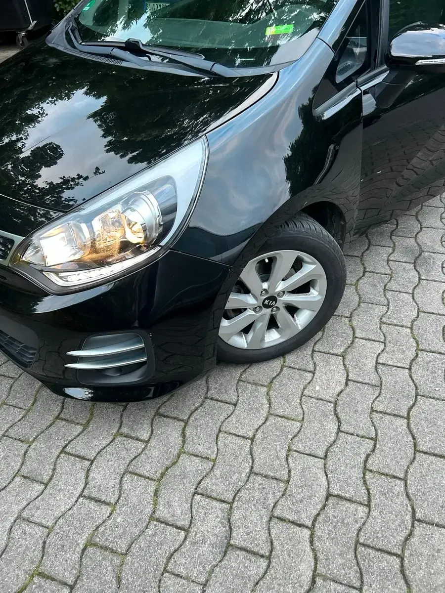 Gebraucht Kia Rio 86 PS (63 kW) 2016 Schwarz Kleinwagen