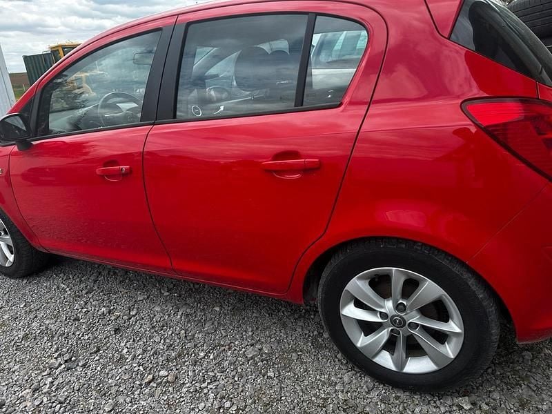 Gebraucht Opel Corsa 95 PS (69 kW) 2015 Rot Kleinwagen