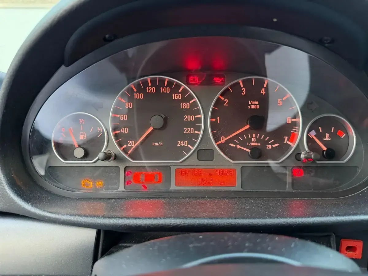 Gebraucht BMW 318 Performance 143 PS (105 kW) 2004 Silber Limousine