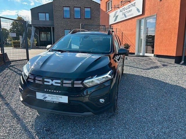 Schwarz Gebraucht 2023 Dacia Sandero Expression Kleinwagen | 16.790 € (Etwas zu teuer) - Bild 1/4