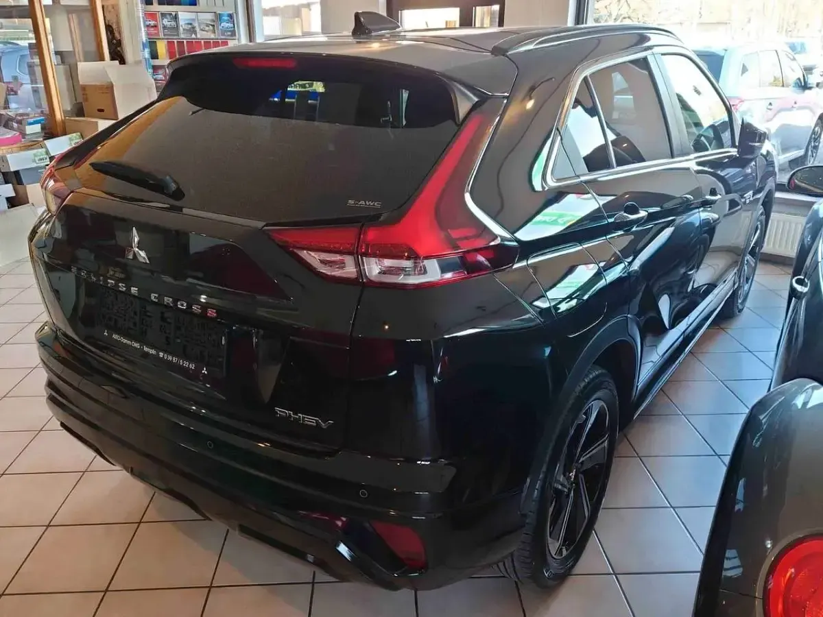 Gebraucht Mitsubishi Eclipse Cross Plus 188 PS (138 kW) 2025 Sterlingsilber (m) SUV