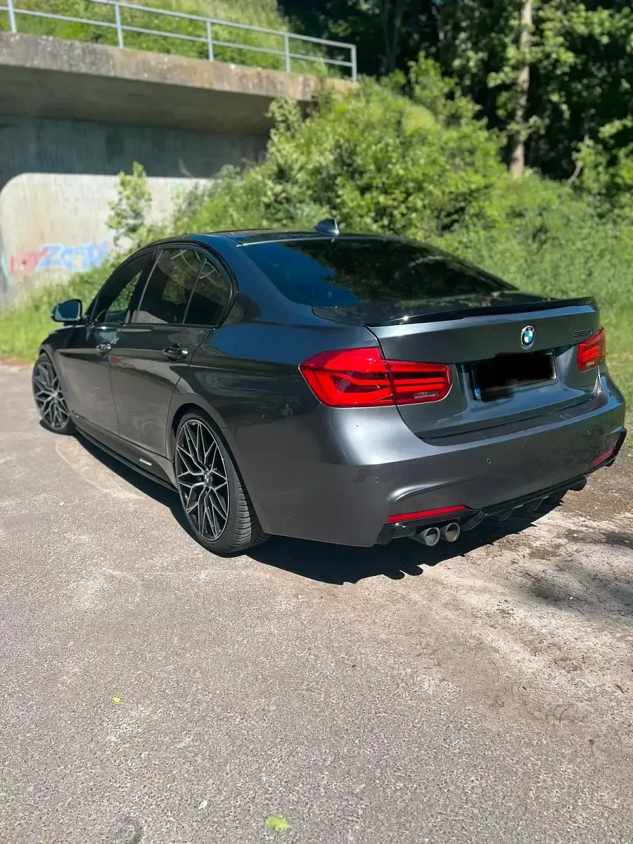 Gebraucht BMW 330 M Sport 252 PS (185 kW) 2018 Grau Limousine