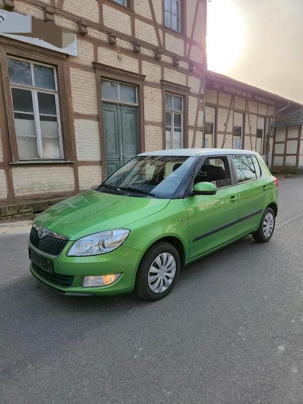 Gebraucht Skoda Fabia 60 PS (44 kW) 2012 Grün Kleinwagen