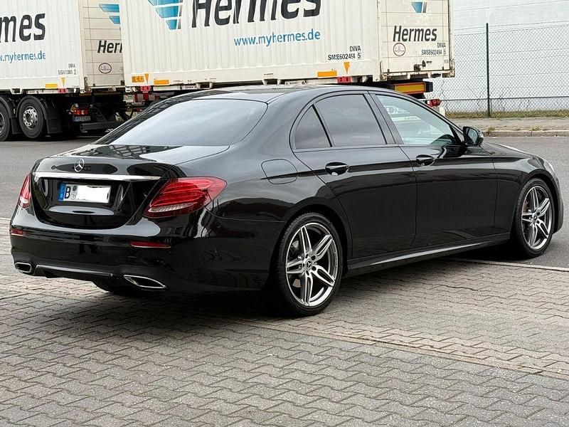 Gebraucht Mercedes E220 AMG 194 PS (142 kW) 2019 Schwarz Limousine