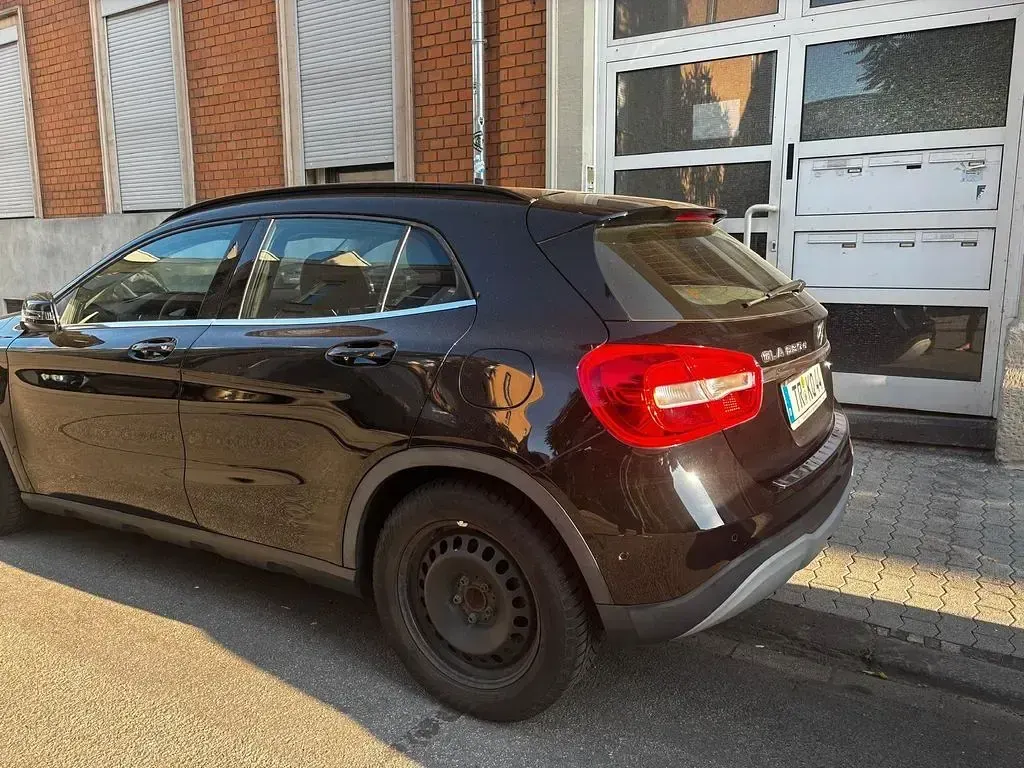 Gebraucht Mercedes GLA220 Edition 177 PS (130 kW) 2017 Grau SUV