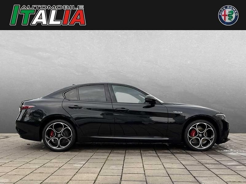 Neu Alfa Romeo Giulia Veloce 280 PS (205 kW) 2025 Schwarz (nero vulcano) Limousine