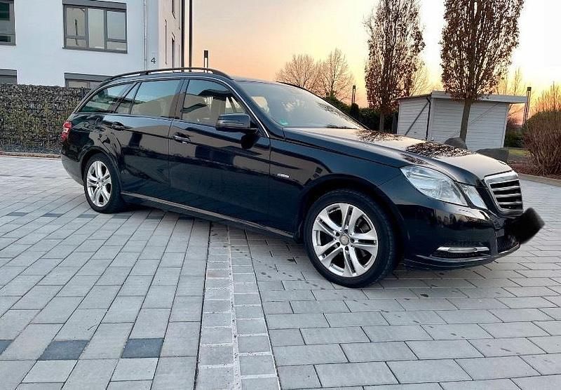 Gebraucht Mercedes E220 170 PS (125 kW) 2010 Schwarz Kombi