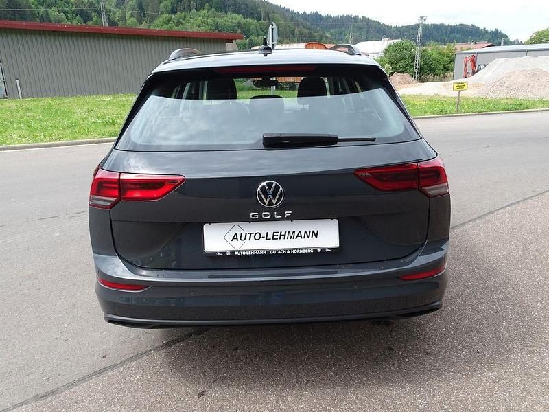 Gebraucht VW Golf VIII Life 110 PS (80 kW) 2021 Grau Kombi