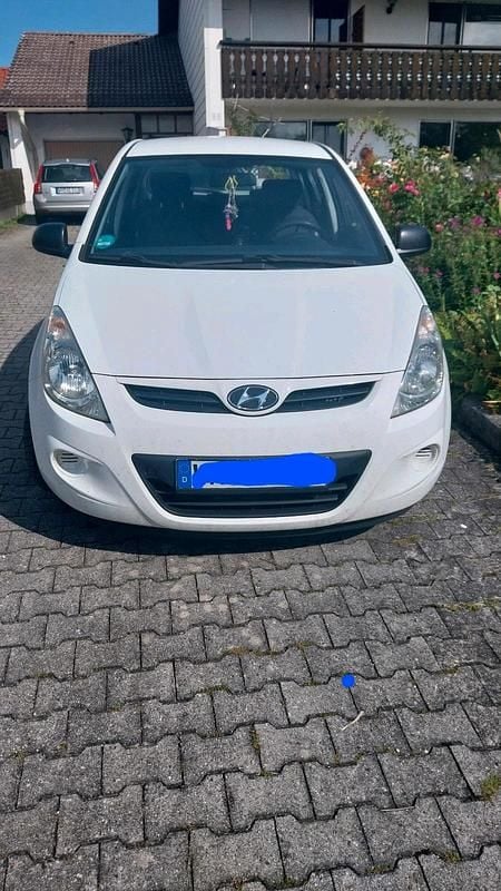 Weiß Gebraucht 2012 Hyundai i20 Edition Kleinwagen | 2.250 € (Superpreis) - Bild 1/4