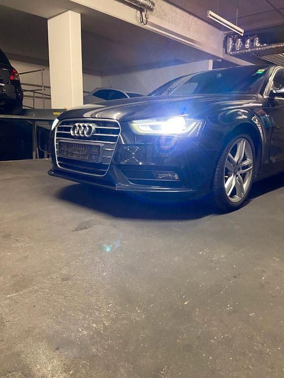 Schwarz Gebraucht 2012 Audi A4 S-Line Limousine | 8.300 € (Fairer Preis) - Bild 1/4