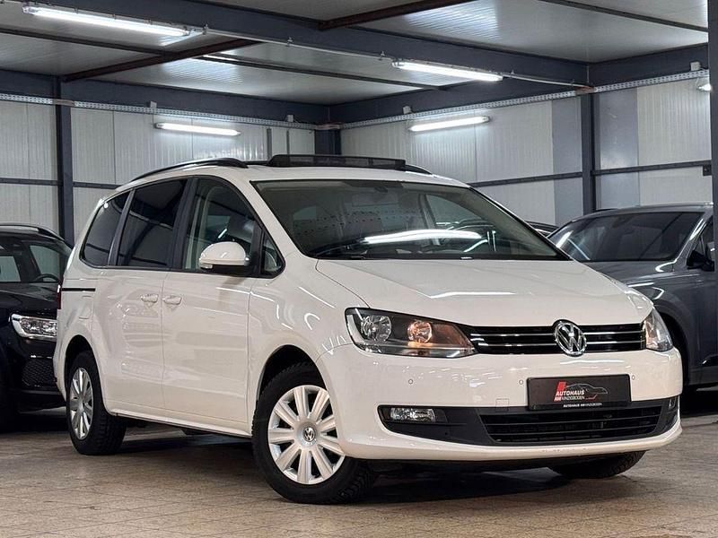 Weiß Gebraucht 2013 VW Sharan Trendline Van / Kleinbus | 13.690 € (Fairer Preis) - Bild 1/4