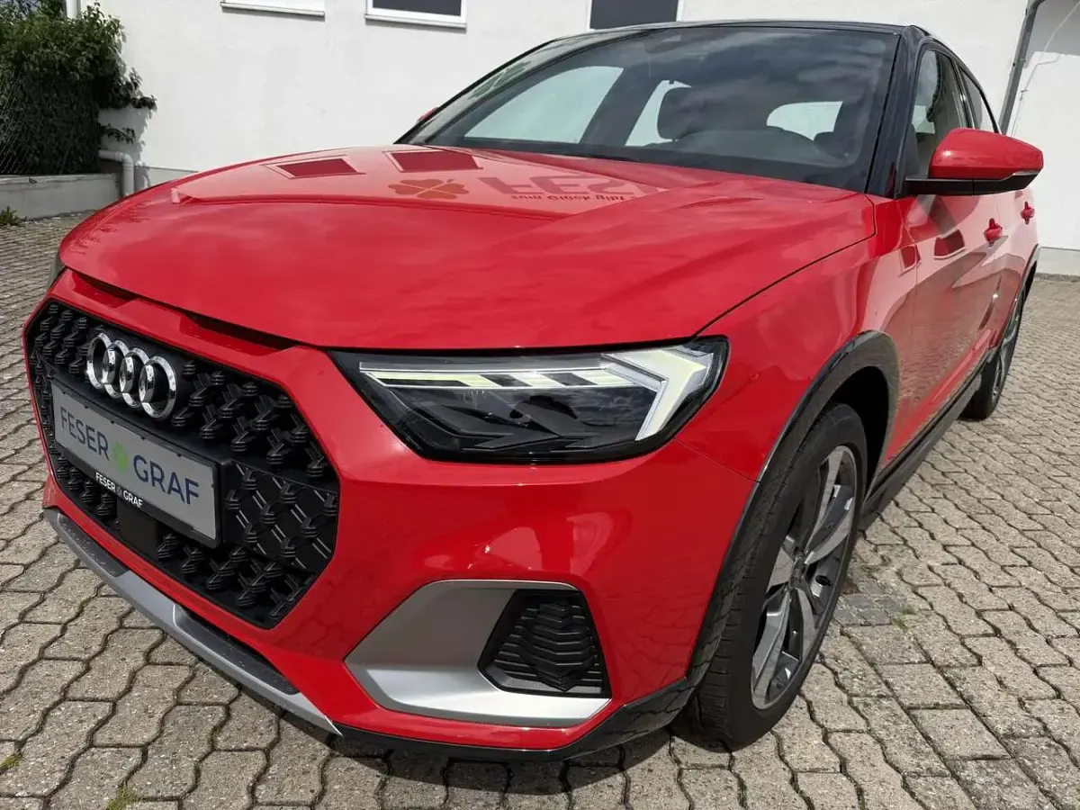 Gebraucht Audi A1 S-Line 110 PS (80 kW) 2023 Rot SUV