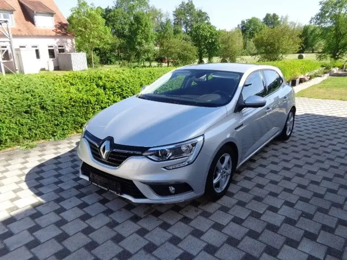 Gebraucht Renault Mégane III Experience 101 PS (74 kW) 2016 Platingrau Kleinwagen