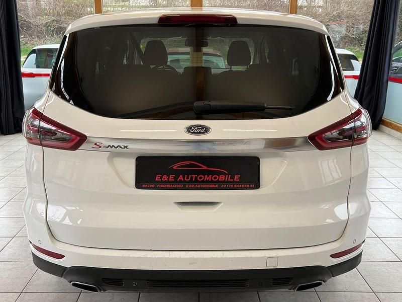 Gebraucht Ford S-MAX Titanium 209 PS (153 kW) 2018 Weiß Van / Kleinbus