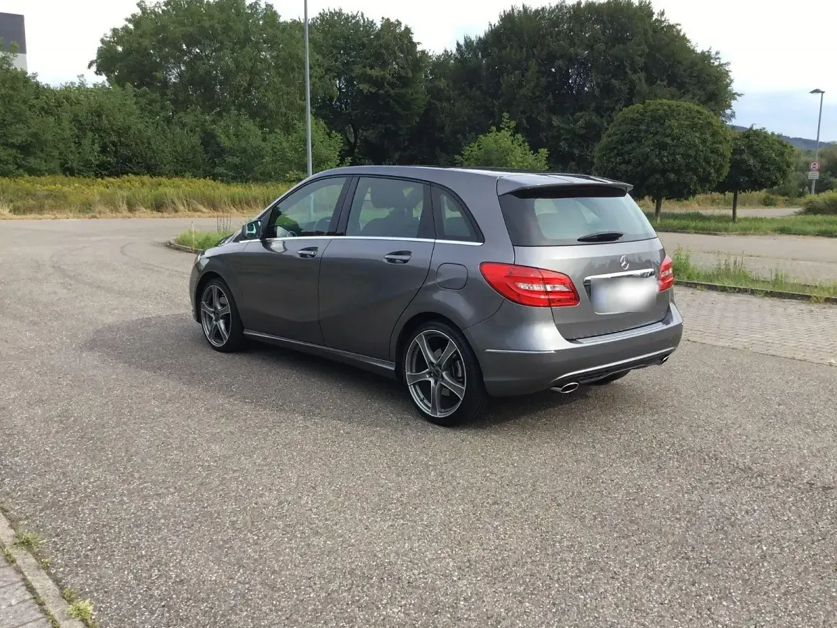 Gebraucht Mercedes B250 211 PS (155 kW) 2014 Grau Kleinwagen
