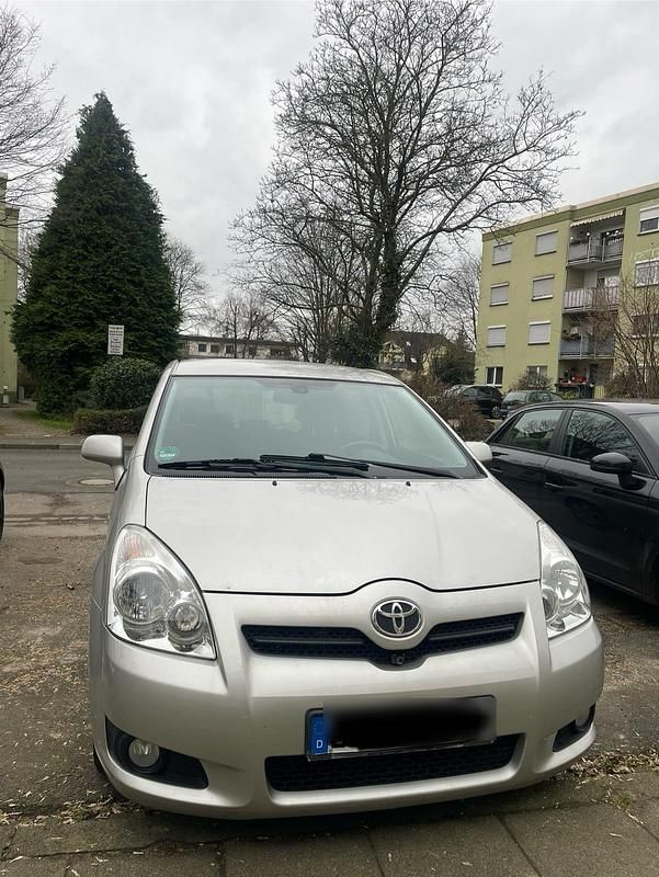 Silber Gebraucht 2007 Toyota Corolla Verso Van / Kleinbus | 5.250 € (Teuer) - Bild 1/4