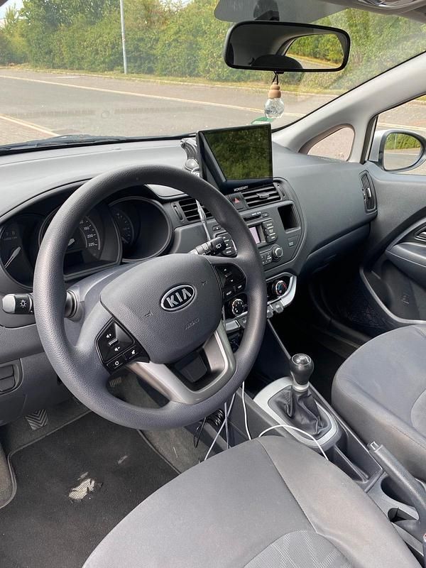 Gebraucht Kia Rio 86 PS (63 kW) 2013 Silber Kleinwagen