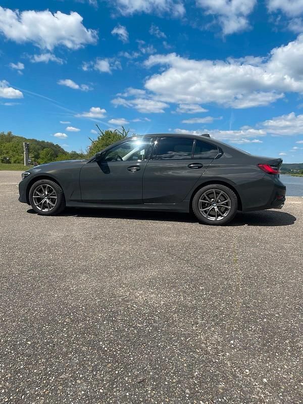 Gebraucht BMW 330 258 PS (189 kW) 2019 Grau Limousine
