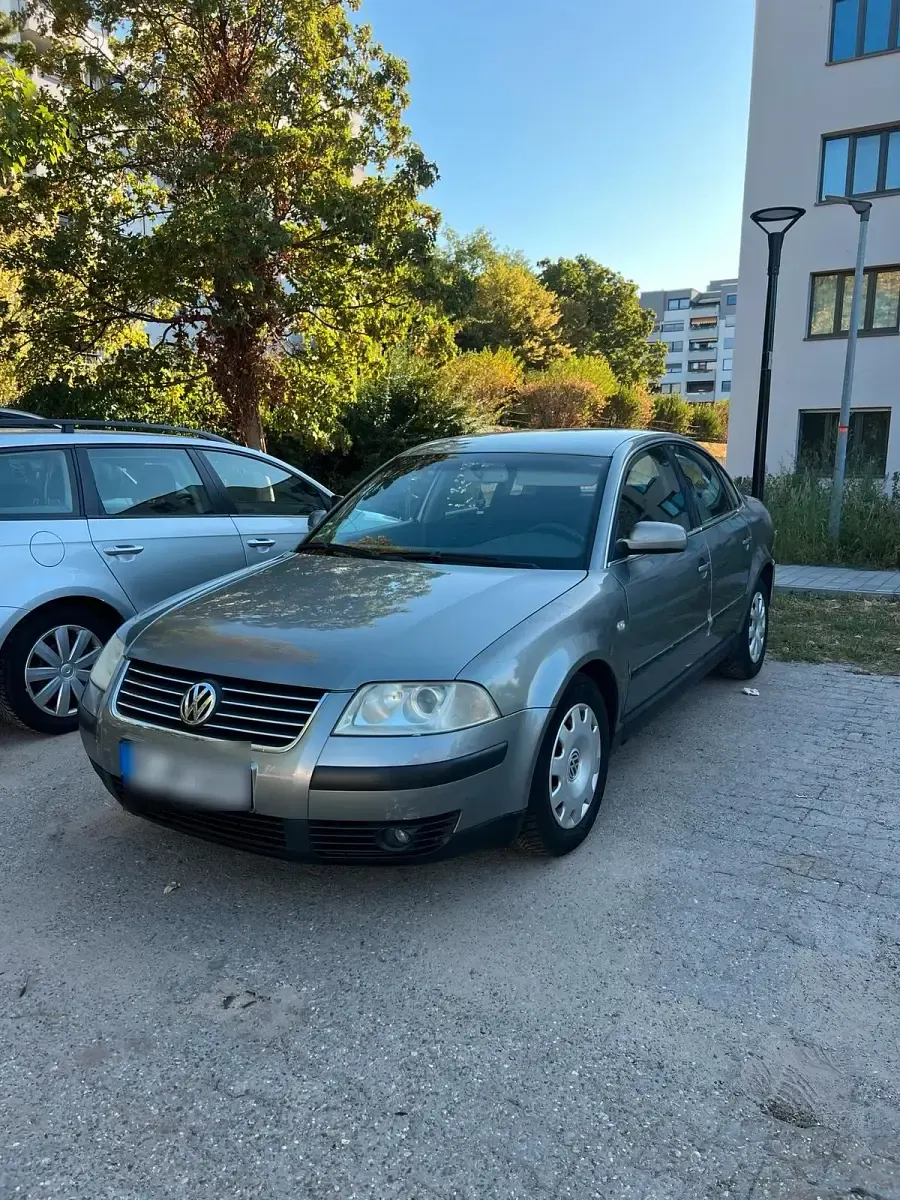 Gebraucht VW Passat 131 PS (96 kW) 2002 Grau Limousine