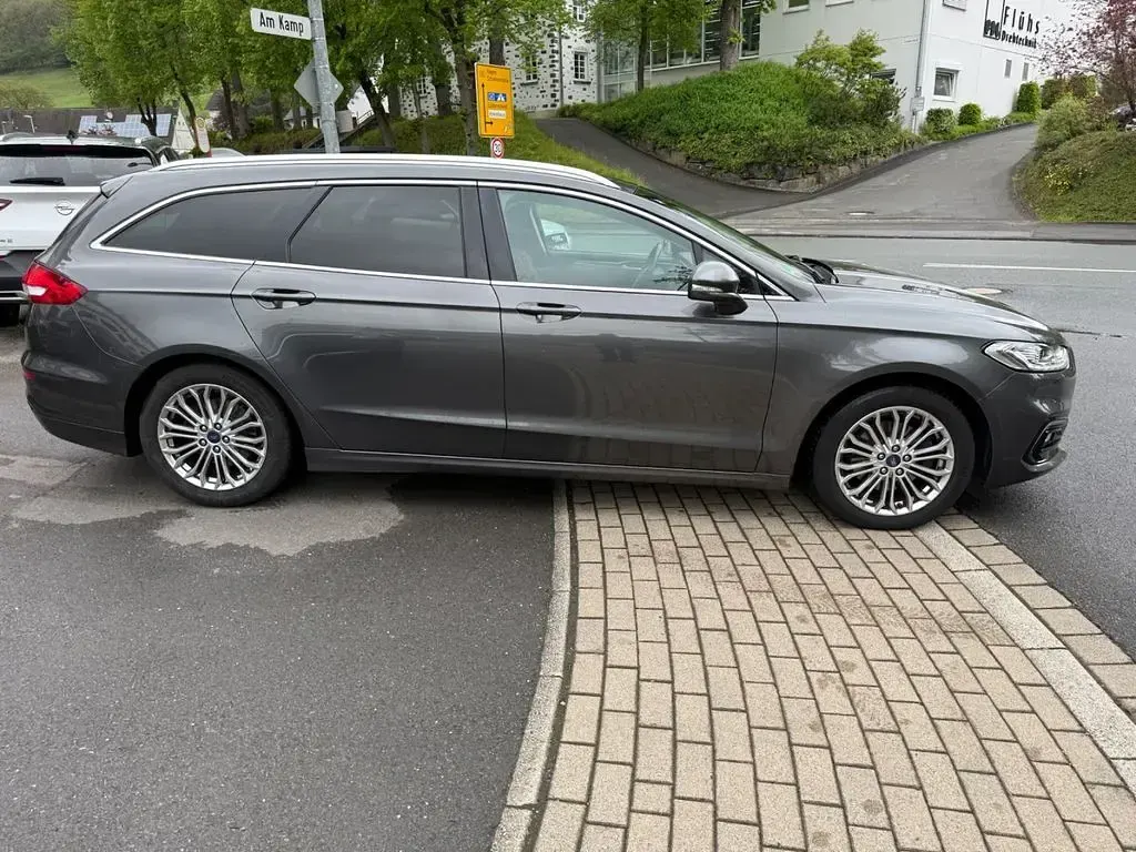 Usata Ford Mondeo Titanium 150 CV (110 kW) 2020 Grigio Berlina