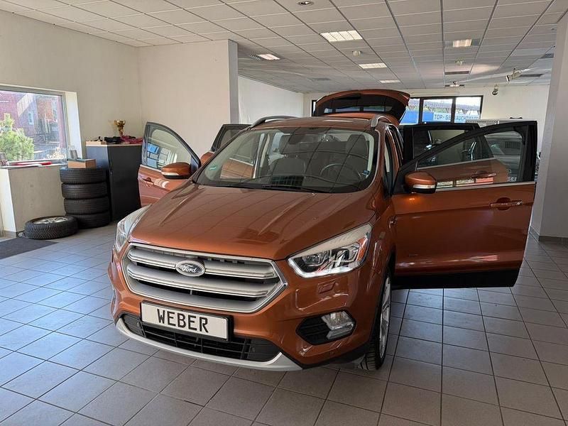 Gebraucht Ford Kuga Titanium 150 PS (110 kW) 2017 Orange SUV