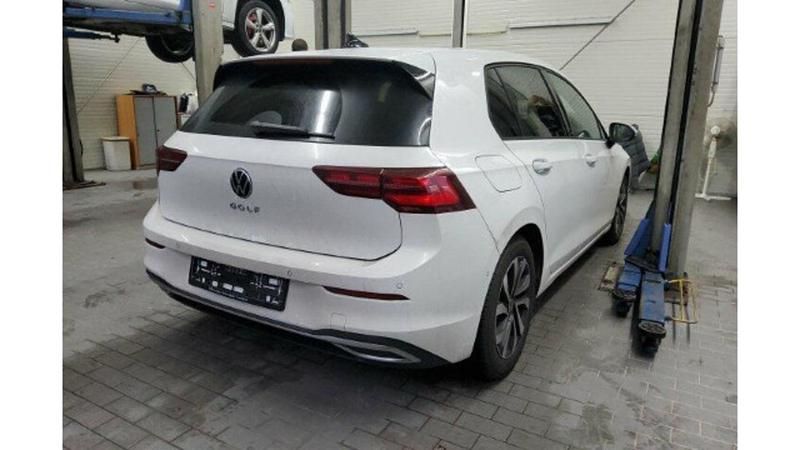 Gebraucht VW Golf VIII Active 150 PS (110 kW) 2022 Weiß Limousine