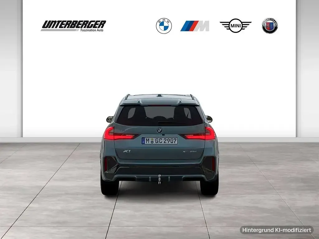 Neu BMW X1 M Sport 211 PS (155 kW) 2025 Cape york grün SUV