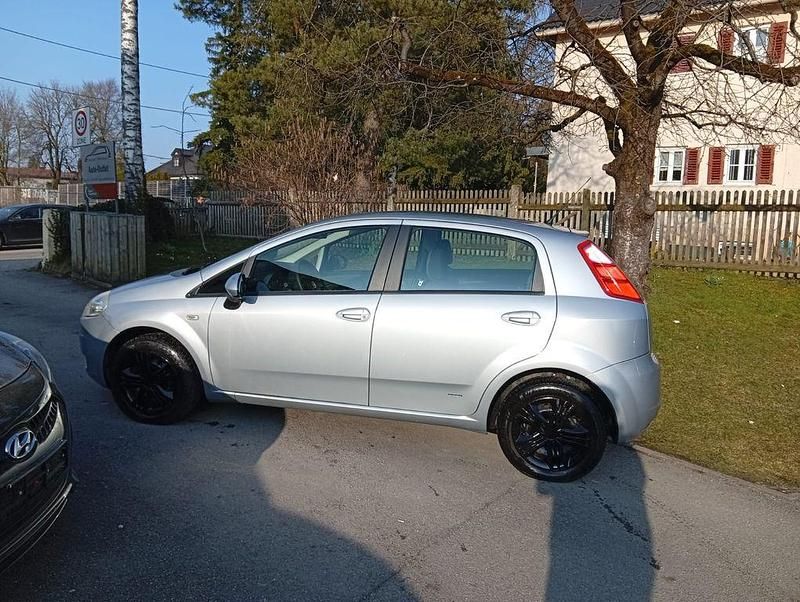 Gebraucht Fiat Punto Dynamic 77 PS (56 kW) 2008 Blau Kleinwagen