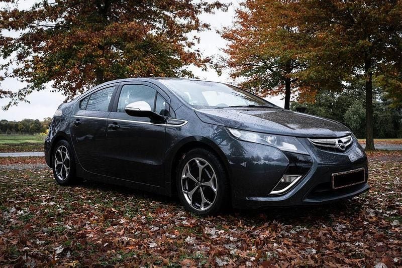 Grau Gebraucht 2012 Opel Ampera Comfort Edition Kleinwagen | 7.500 € (Etwas zu teuer) - Bild 1/4