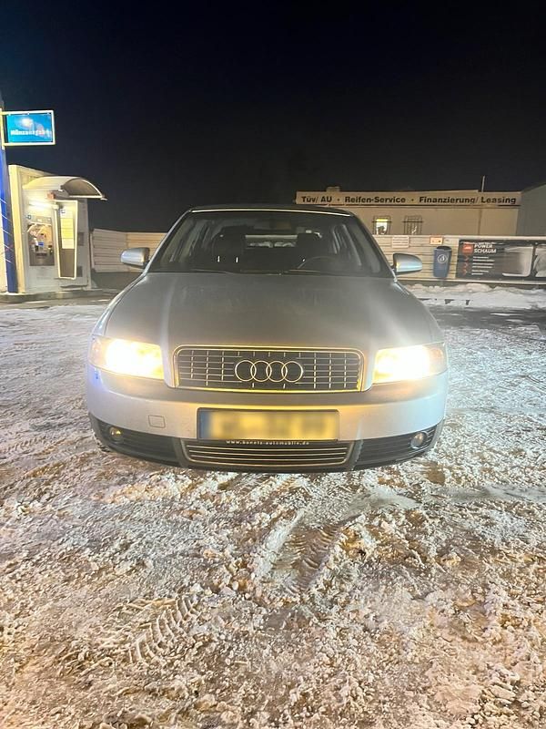 Silber Gebraucht 2001 Audi A4 Limousine | 2.300 € (Fairer Preis) - Bild 1/4