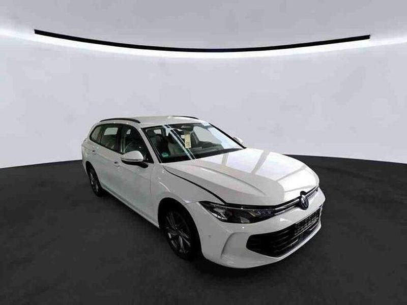 Gebraucht VW Passat 204 PS (150 kW) 2025 Pure white Kombi