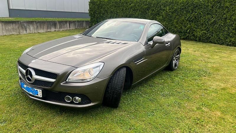 Grau Gebraucht 2011 Mercedes SLK250 Cabrio | 16.900 € (Etwas zu teuer) - Bild 1/4