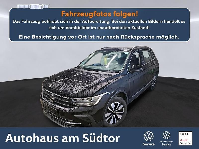 Deep black perleffekt (metallic) Gebraucht 2024 VW Tiguan Move SUV | 29.980 € (Guter Preis) - Bild 1/4