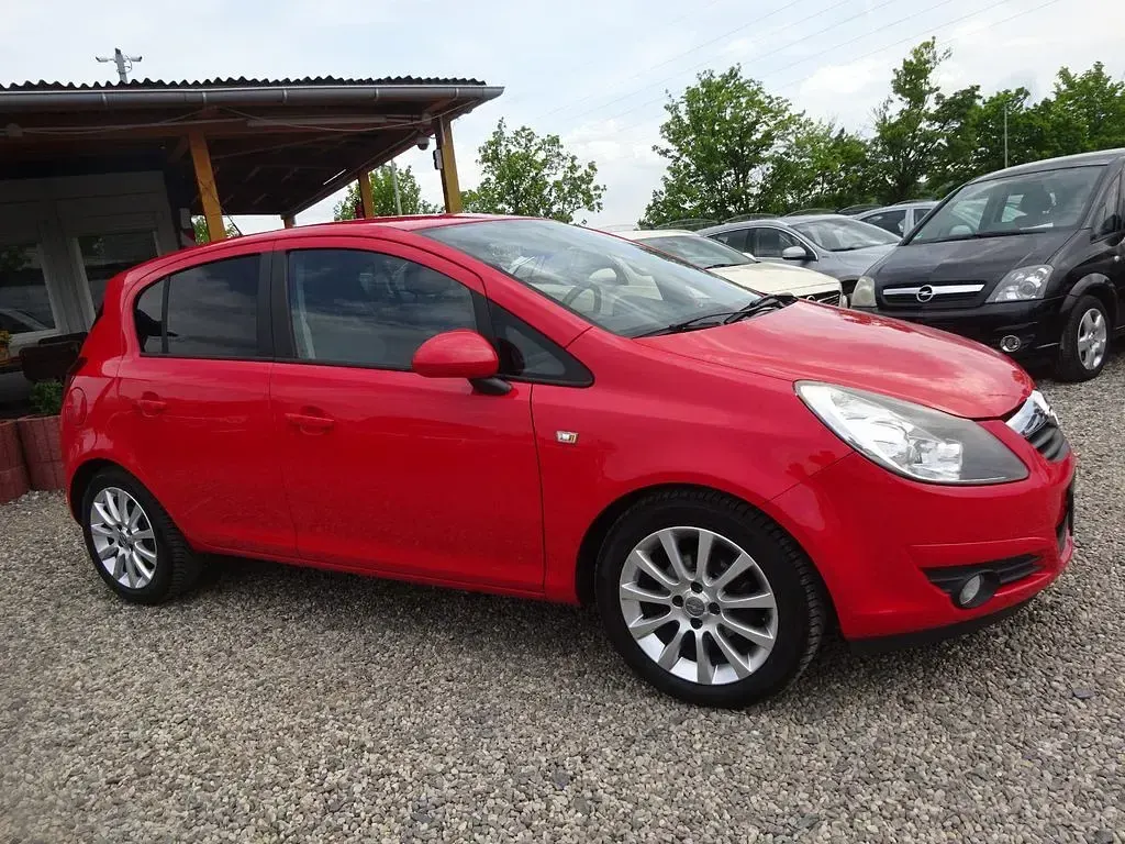 Usata Opel Corsa Innovation 69 CV (50 kW) 2010 Rosso Utilitaria