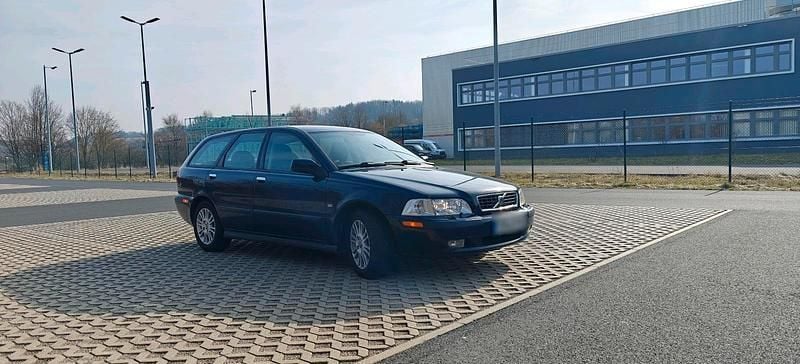 Gebraucht Volvo V40 122 PS (89 kW) 2002 Blau Kombi