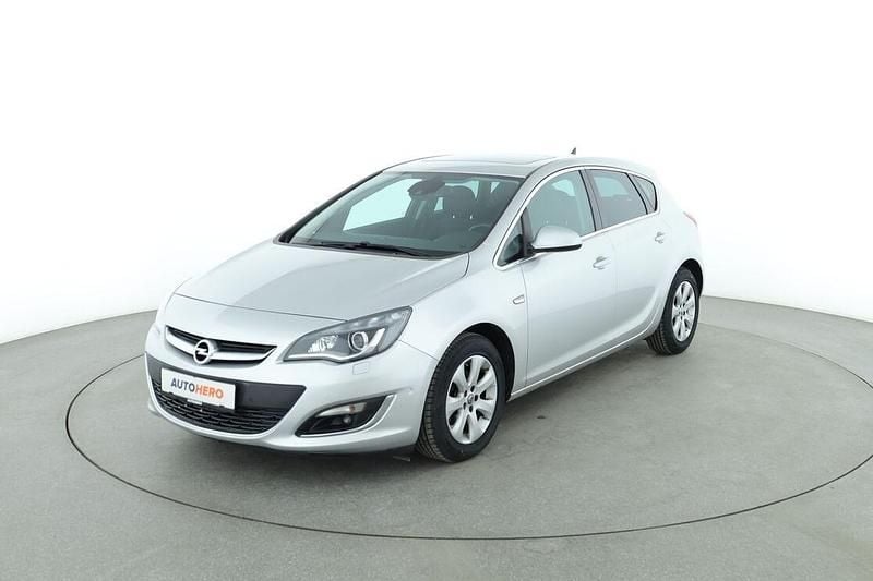 Silber Gebraucht 2014 Opel Astra Exklusiv Limousine | 9.150 € (Etwas zu teuer) - Bild 1/3