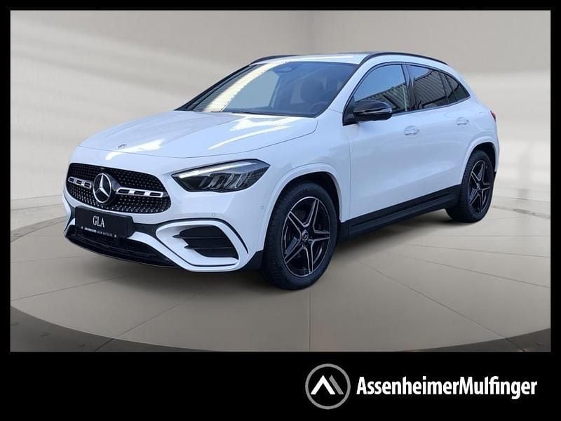 Weiß unilack polarweiß Gebraucht 2025 Mercedes GLA180 AMG SUV | 42.979 € (Fairer Preis) - Bild 1/4
