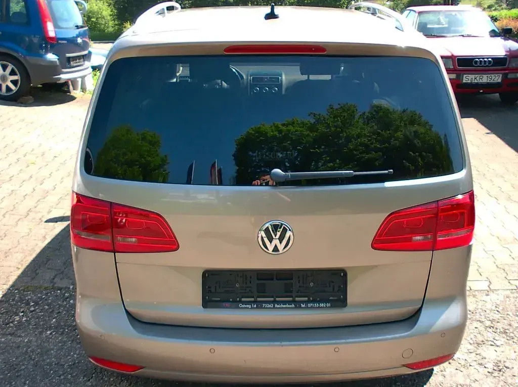 Gebraucht VW Touran Life 140 PS (102 kW) 2013 Titanium beige Van / Kleinbus