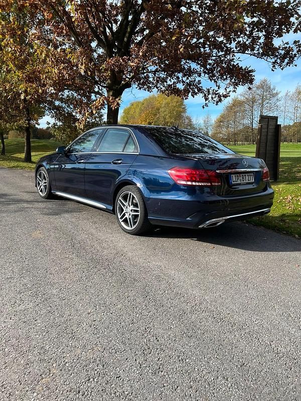 Gebraucht Mercedes E300 AMG 231 PS (169 kW) 2015 Blau Limousine