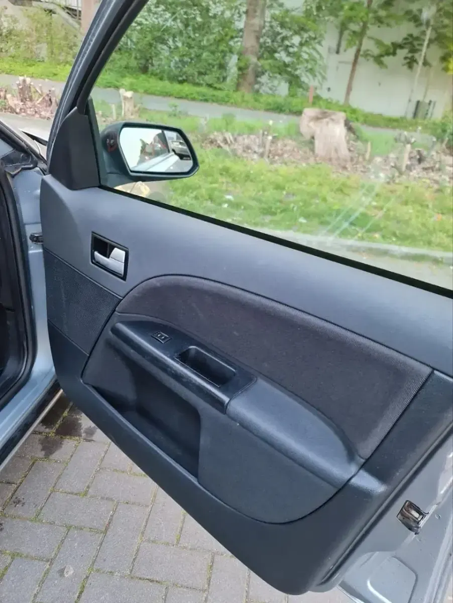 Gebraucht Ford Mondeo 147 PS (108 kW) 2002 Silber Limousine