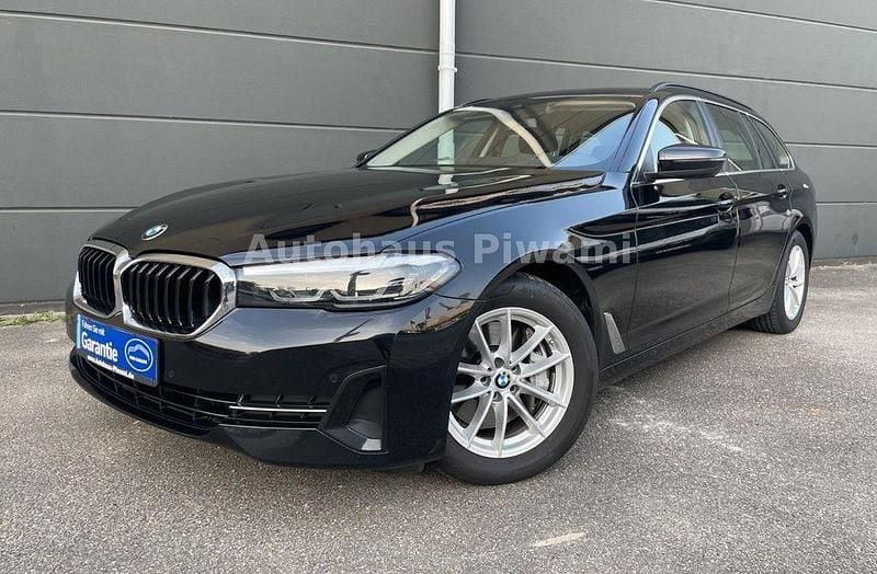 Saphirschwarz Gebraucht 2023 BMW 530 Kombi | 38.700 € (Superpreis) - Bild 1/4