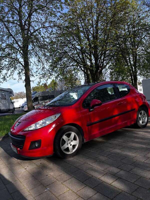Rot Gebraucht 2011 Peugeot 207 Kleinwagen | 3.400 € (Fairer Preis) - Bild 1/4