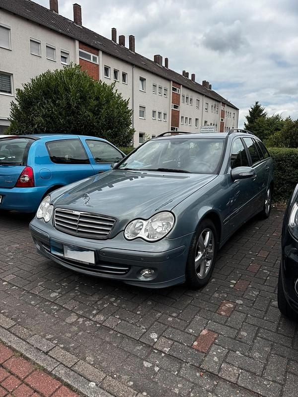 Blau Gebraucht 2005 Mercedes C200 Kombi | 3.500 € - Bild 1/4