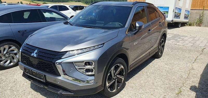 Gebraucht Mitsubishi Eclipse Cross Intro Edition 188 PS (138 kW) 2021 Platinum grau SUV