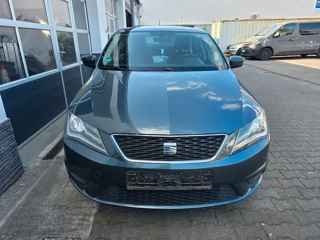 Używany Seat Toledo Style 90 KM (66 kW) 2016 Szary Hatchback