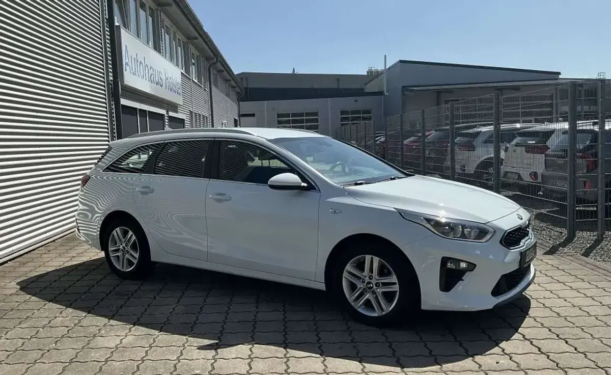 Gebraucht Kia Ceed Sportswagon 136 PS (100 kW) 2021 Carraraweiß Kombi