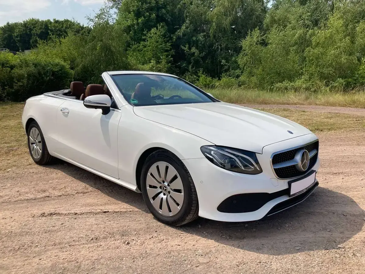 Gebraucht Mercedes E220 Avantgarde 194 PS (142 kW) 2018 Weiß Cabrio