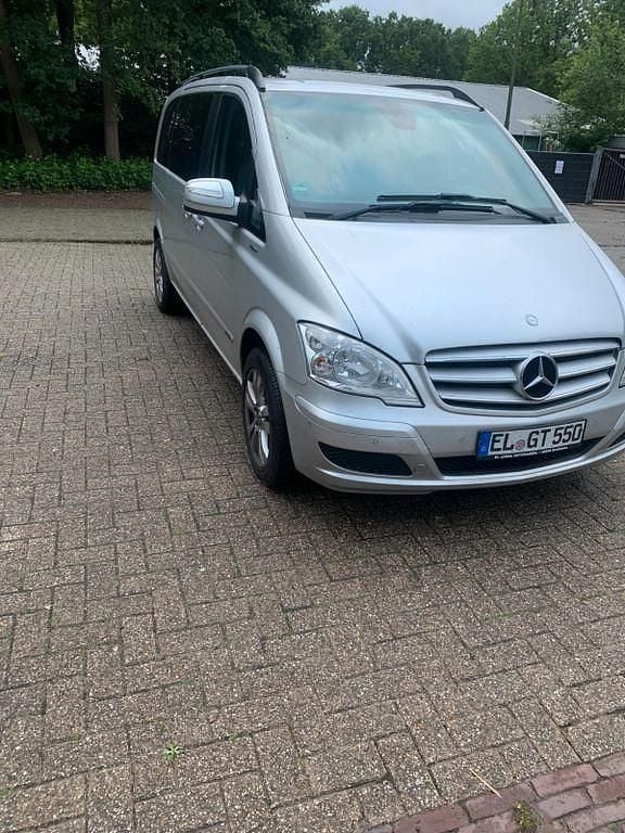 Grau Gebraucht 2012 Mercedes Viano Edition Van / Kleinbus | 14.700 € (Guter Preis) - Bild 1/4