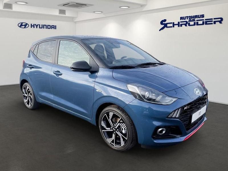 Neu Hyundai i10 N Line 90 PS (66 kW) 2025 Vibrant blue/ phantom black / mi Kleinwagen